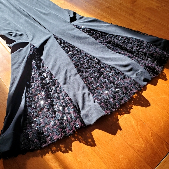 Stunning Sequin Backless Trumpet Dress 🖤 - Picture 11 of 16